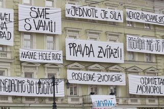 Komentář: Polistopadová demokracie vs. totalita: zatím jen 35:41 - Seznam Zprávy